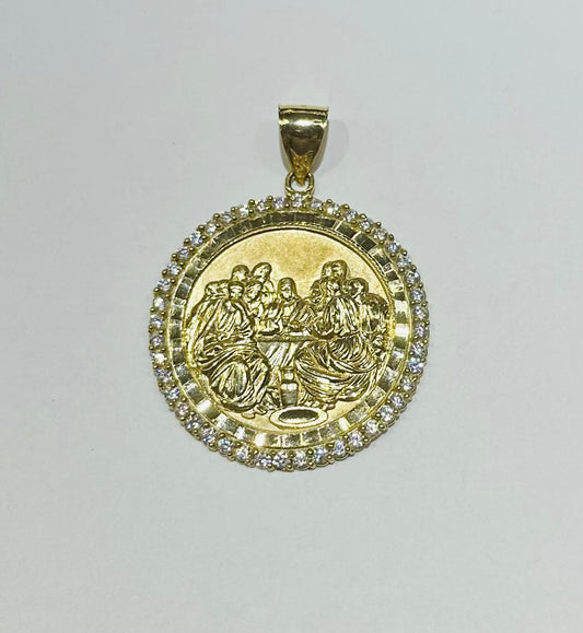10K GOLD ROUND LAST SUPPER PENDANT, WEIGHT: 22.4gm