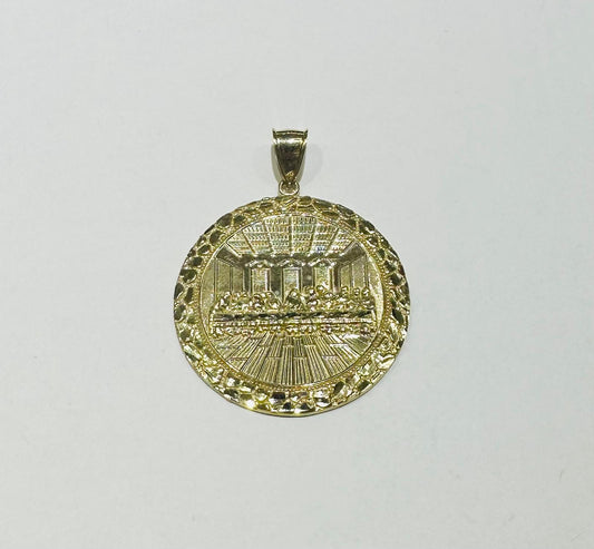 10K GOLD ROUND NUGGET LAST SUPPER PENDANT, WEIGHT: 9.7gm