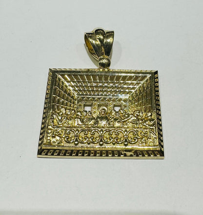 10K GOLD LAST SUPPER PENDANT, WEIGHT: 8.7gm