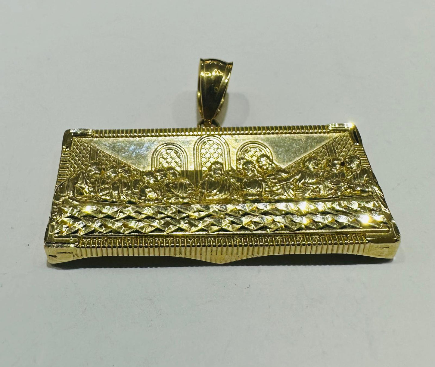 10K GOLD LAST SUPPER PENDANT, WEIGHT: 8.9gm