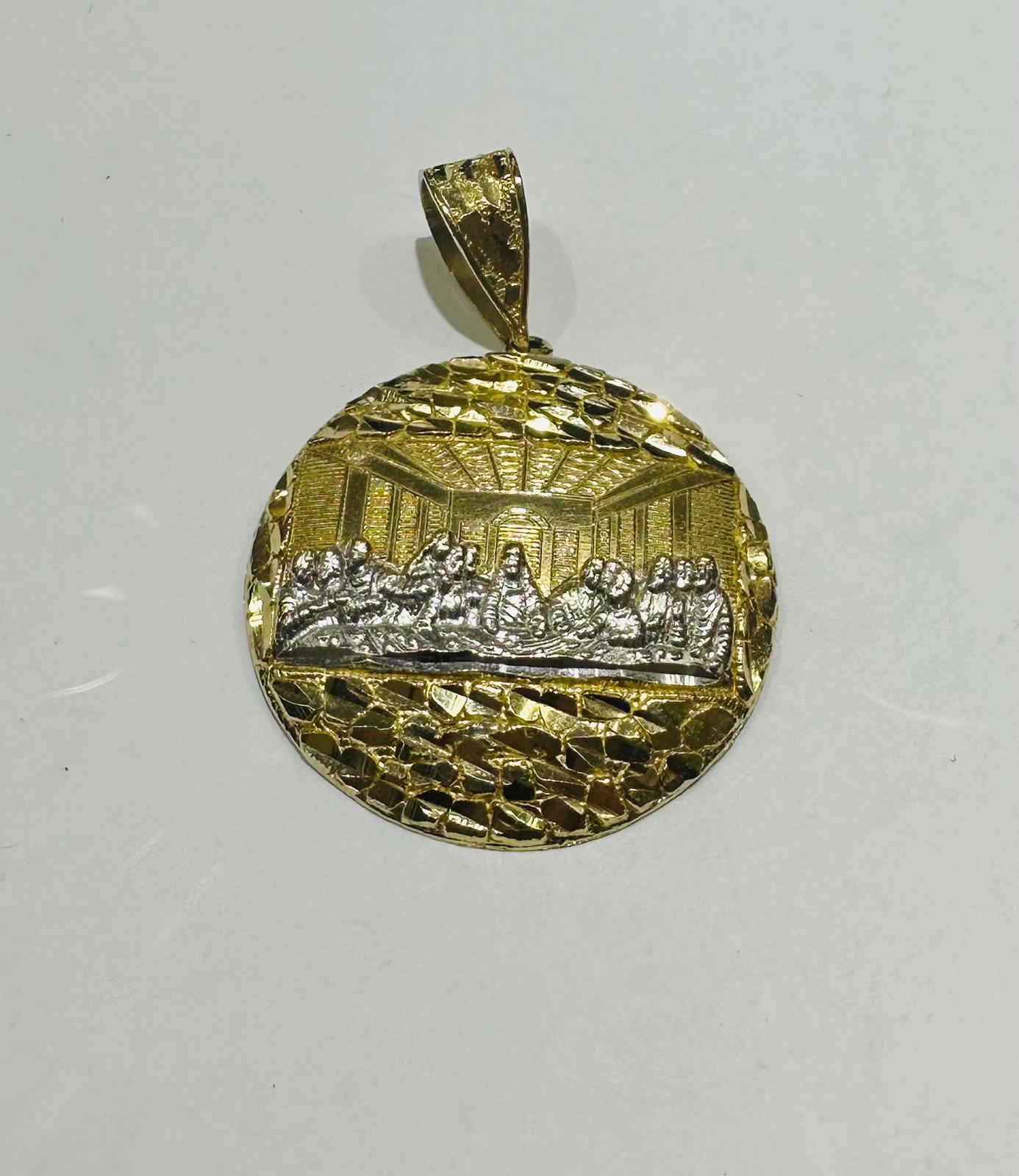 10K GOLD ROUND NUGGET LAST SUPPER PENDANT, WEIGHT: 5.9gm