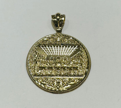 10K GOLD ROUND LAST SUPPER PENDANT, WEIGHT: 5.6gm