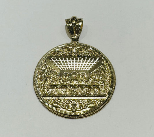 10K GOLD ROUND LAST SUPPER PENDANT, WEIGHT: 5.6gm