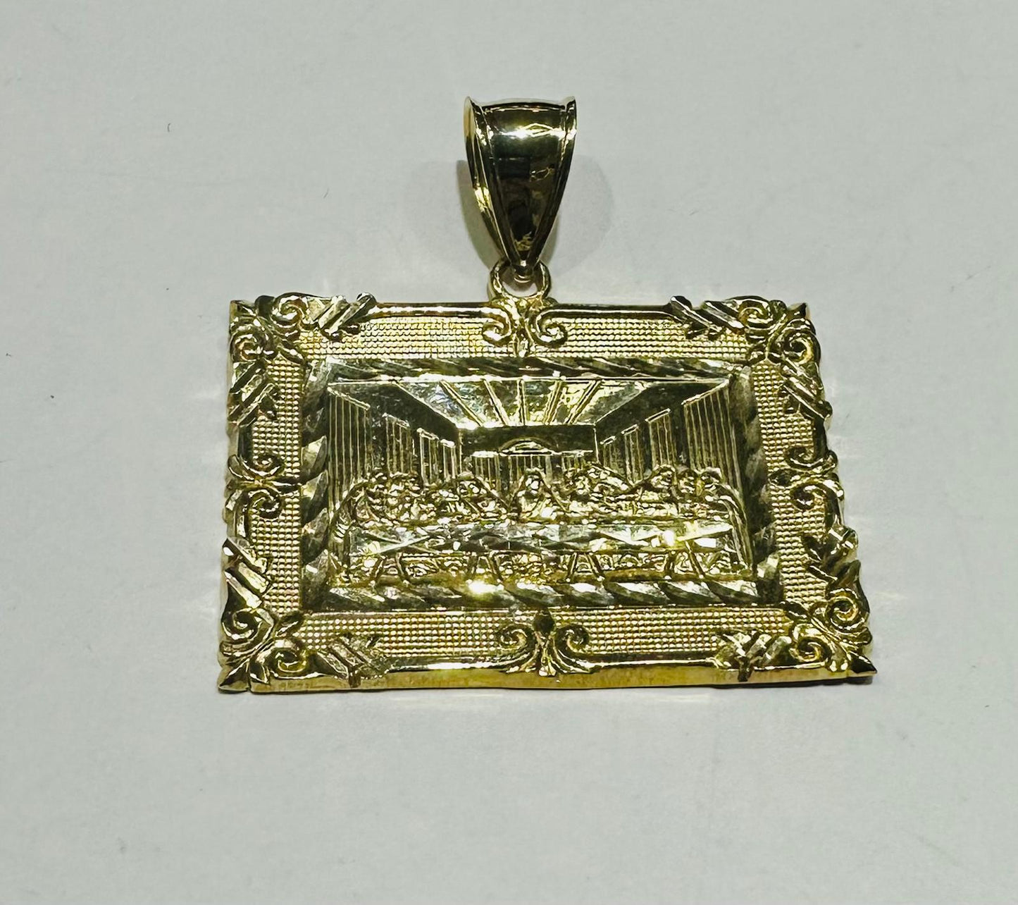 10K GOLD LAST SUPPER PENDANT, WEIGHT: 5.0gm