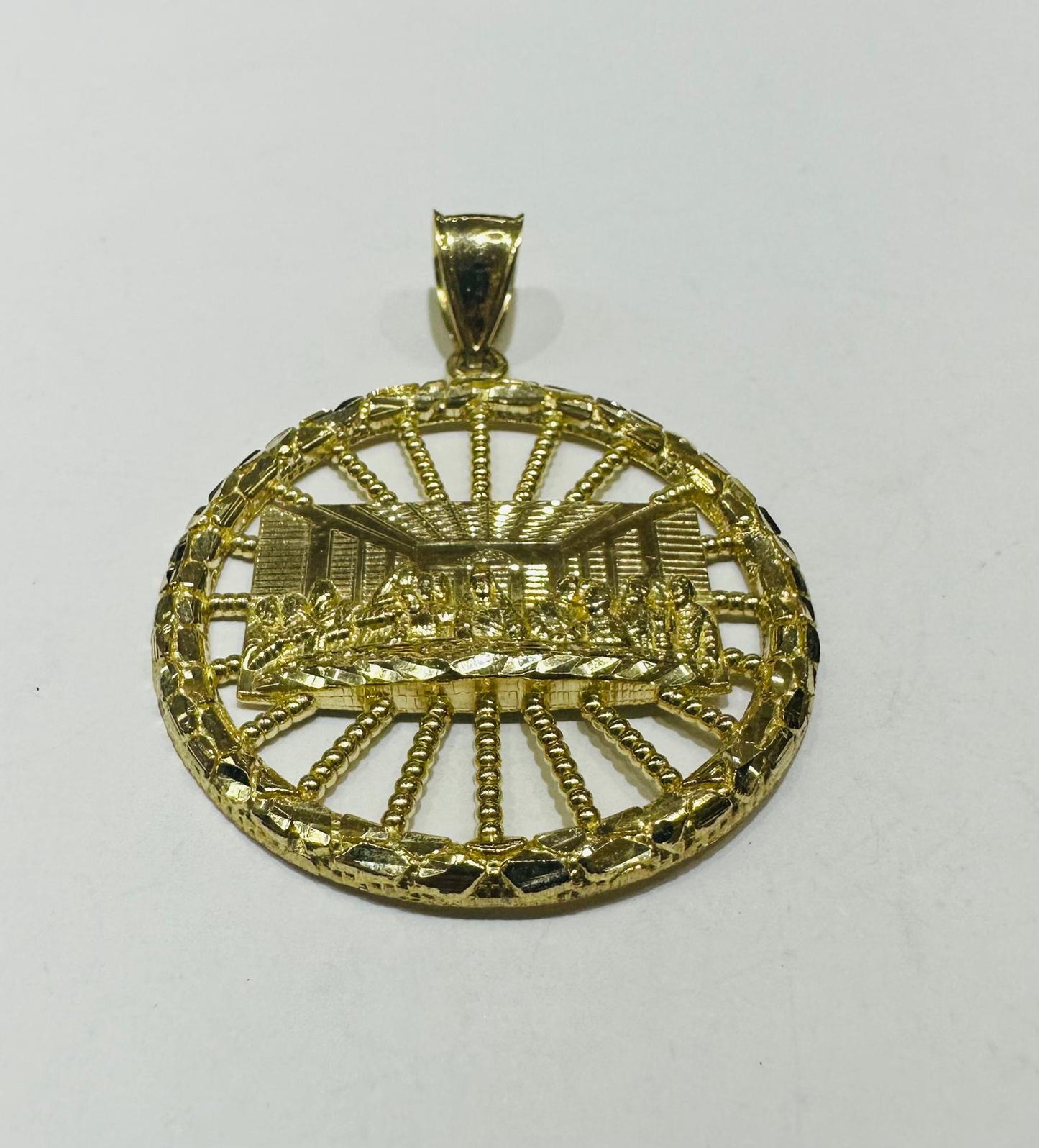10K GOLD ROUND NUGGET LAST SUPPER PENDANT, WEIGHT: 7.9gm
