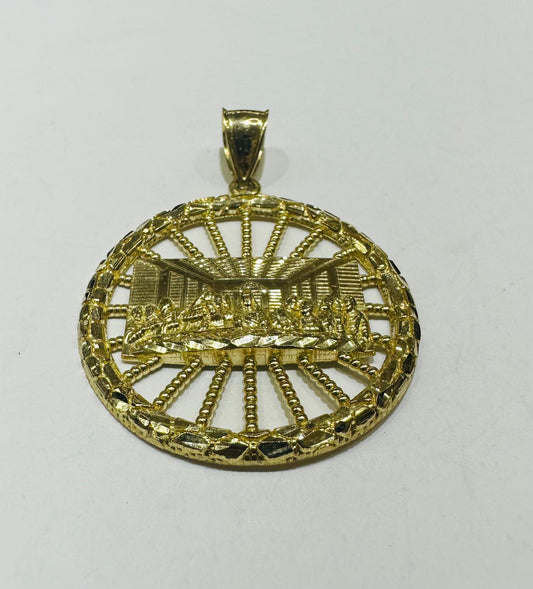 10K GOLD ROUND NUGGET LAST SUPPER PENDANT, WEIGHT: 7.9gm