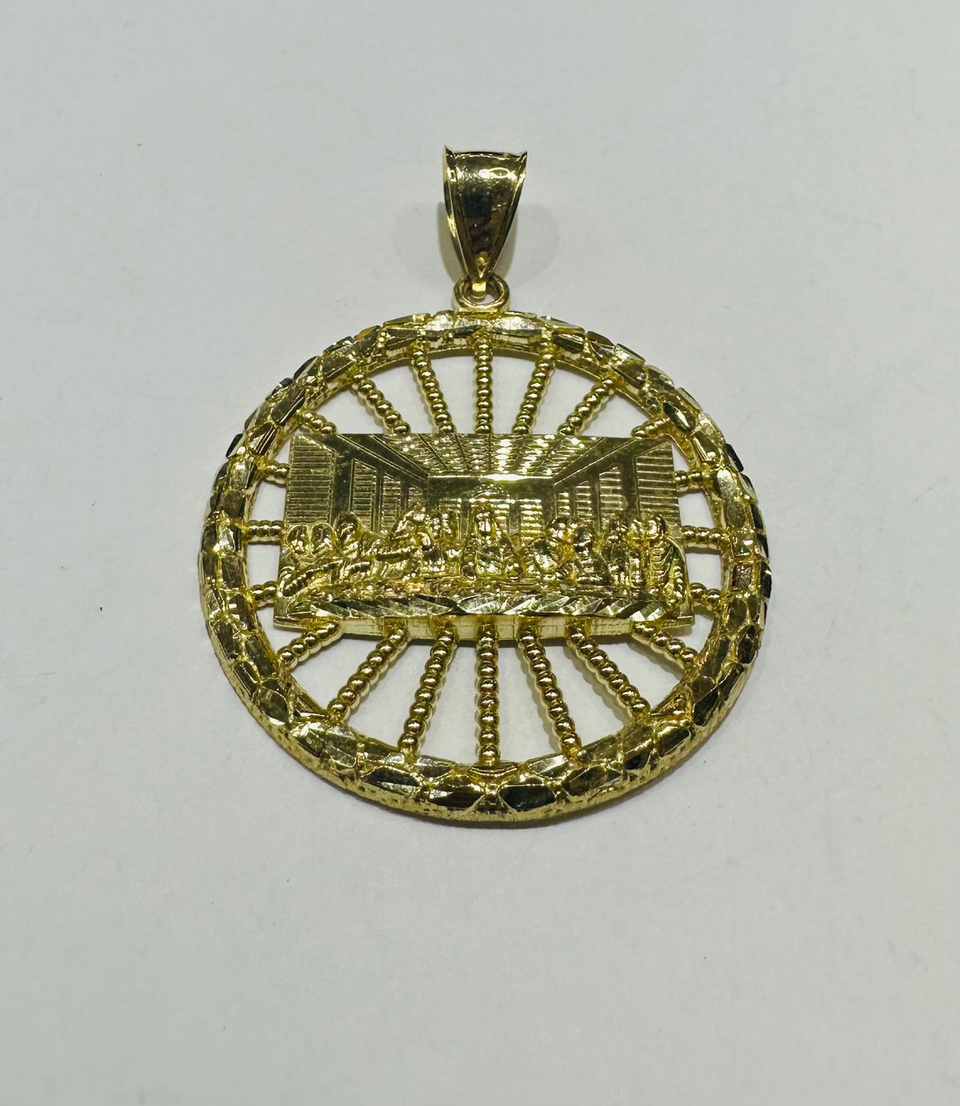 10K GOLD ROUND NUGGET LAST SUPPER PENDANT, WEIGHT: 7.9gm