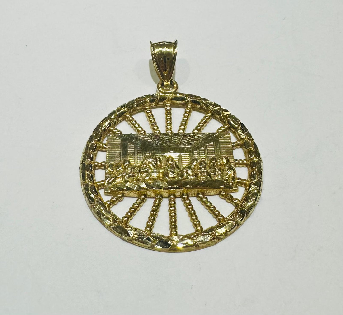10K GOLD ROUND NUGGET LAST SUPPER PENDANT, WEIGHT: 5.2gm
