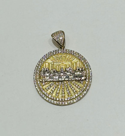 10K GOLD TWO TONED LAST SUPPER PENDANT, WEIGHT: 7.8gm