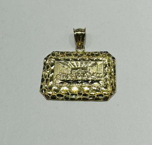10K GOLD SMALL NUGGET LAST SUPPER PENDANT, WEIGHT: 2.6gm