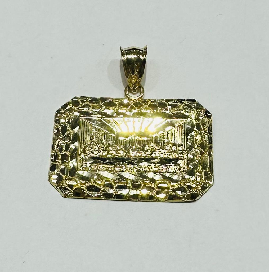 10K GOLD SMALL NUGGET LAST SUPPER PENDANT, WEIGHT: 2.6gm