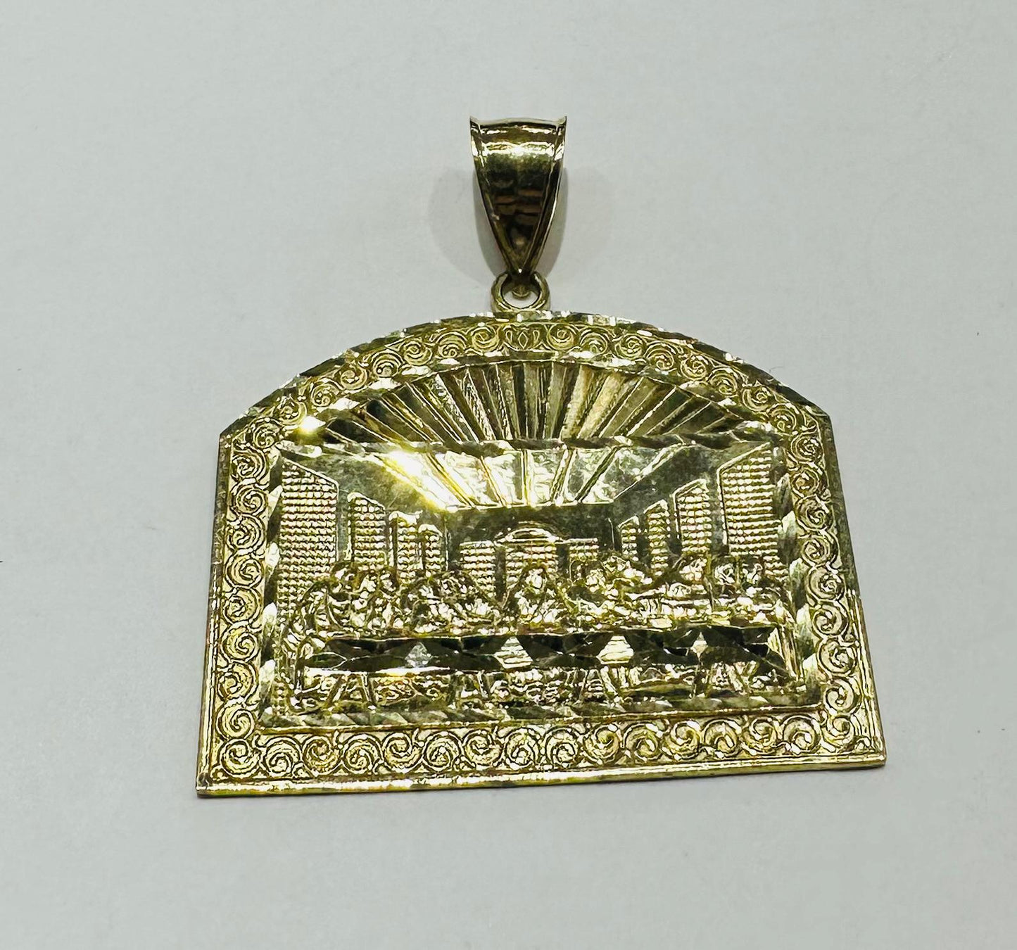 10K GOLD LAST SUPPER PENDANT, WEIGHT: 8.6gm