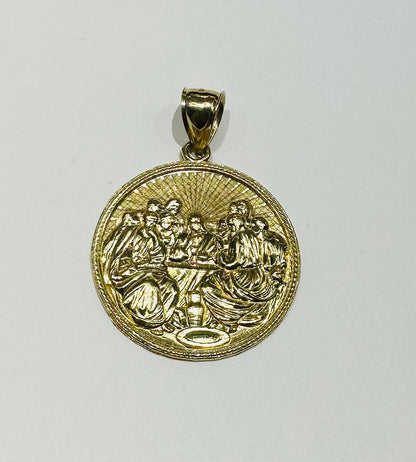 10K GOLD ROUND LAST SUPPER PENDANT, WEIGHT: 9.5gm