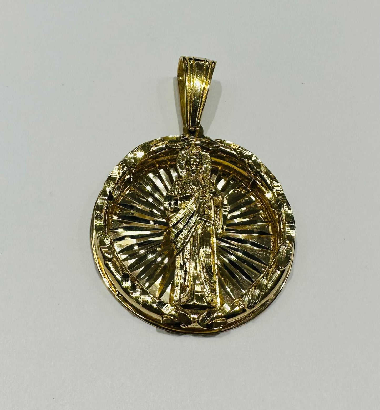10K GOLD ROUND SAINT JUDE PENDANT, WEIGHT: 18.6gm