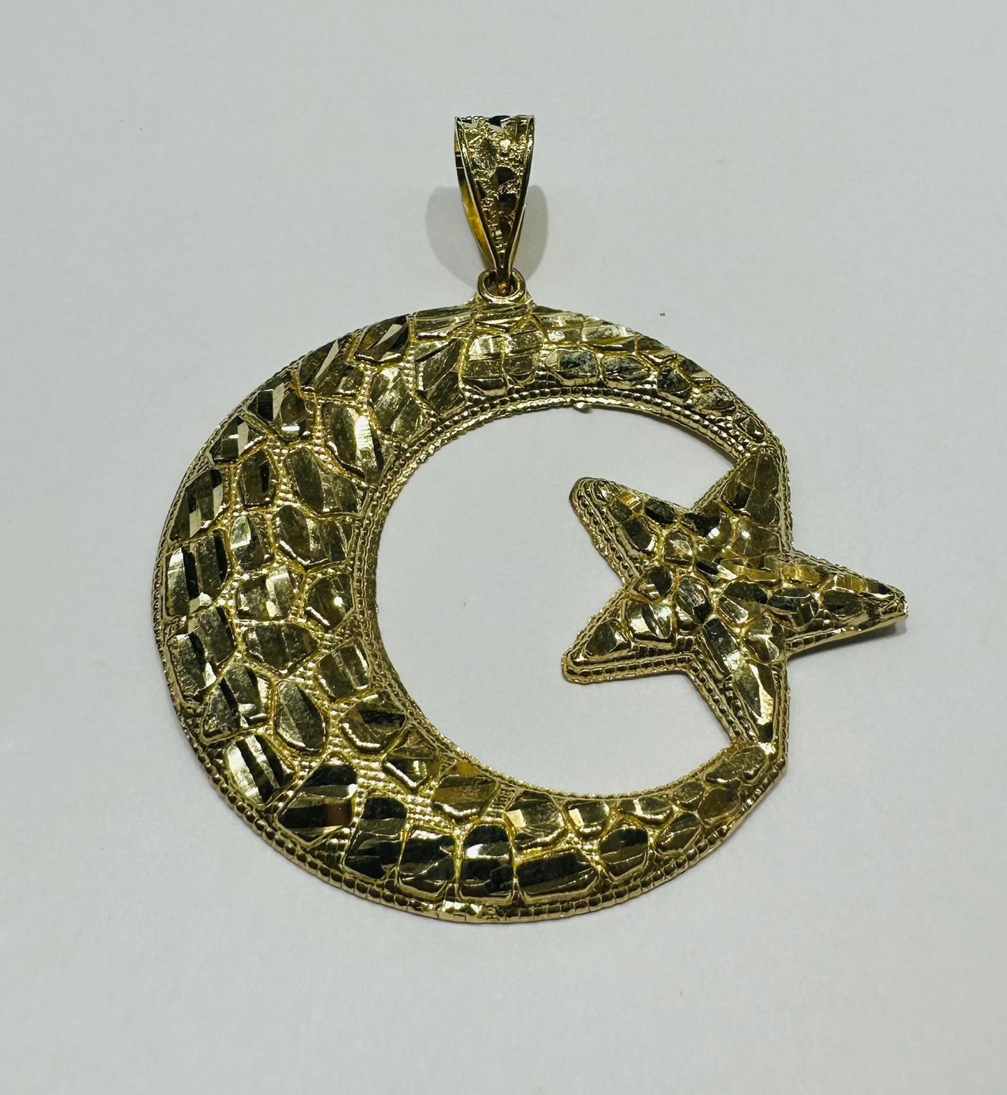 10K GOLD MOON & STAR NUGGET PENDANT, WEIGHT: 9.1gm