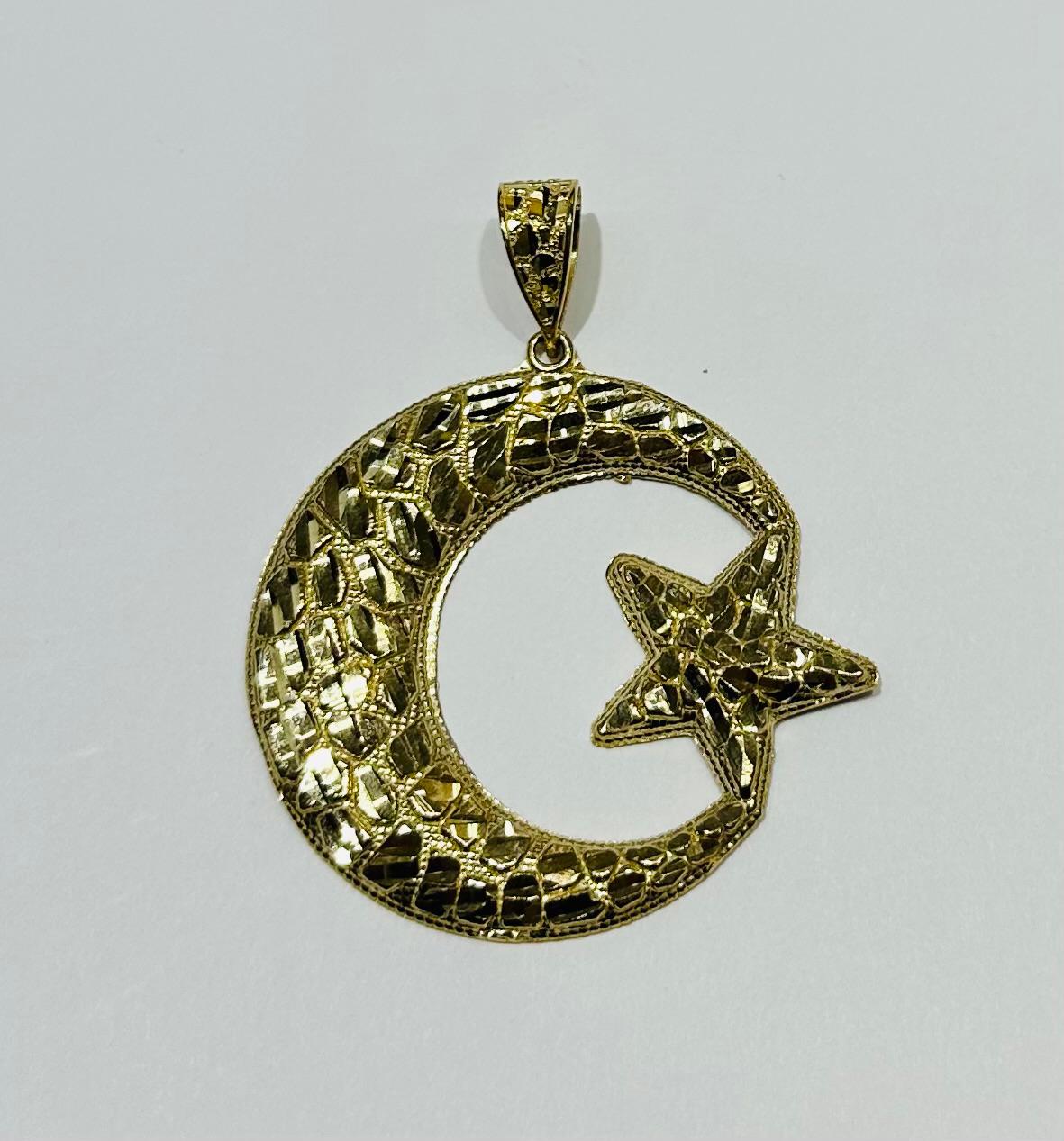 10K GOLD MOON & STAR NUGGET PENDANT, WEIGHT: 9.1gm
