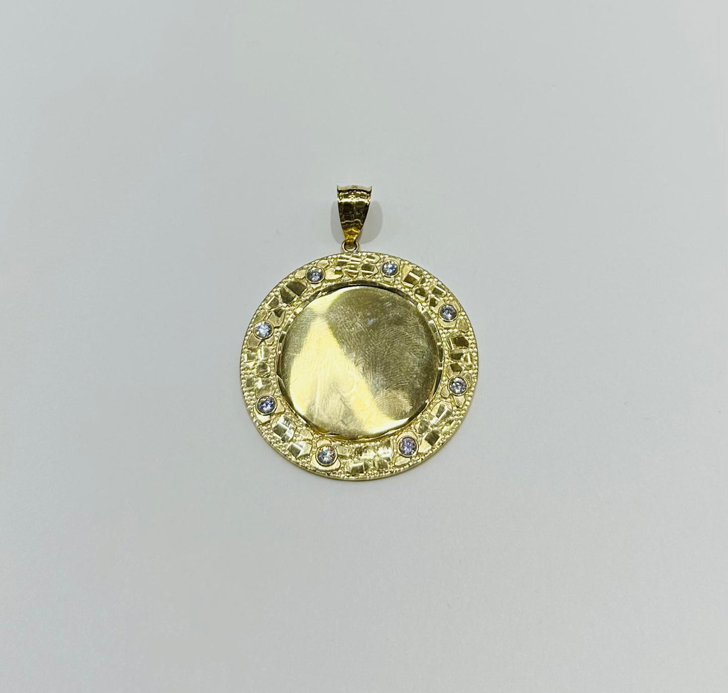 10K GOLD ROUND NUGGET MEMORY PENDANT, WEIGHT: 9.7gm