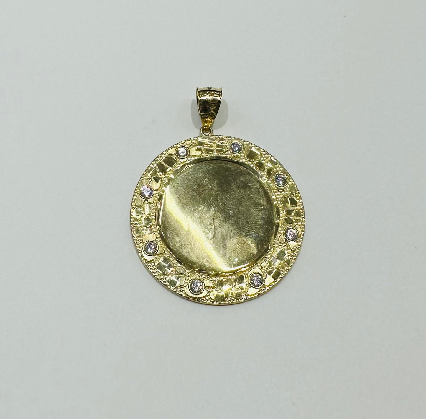 10K GOLD ROUND NUGGET MEMORY PENDANT, WEIGHT: 9.7gm