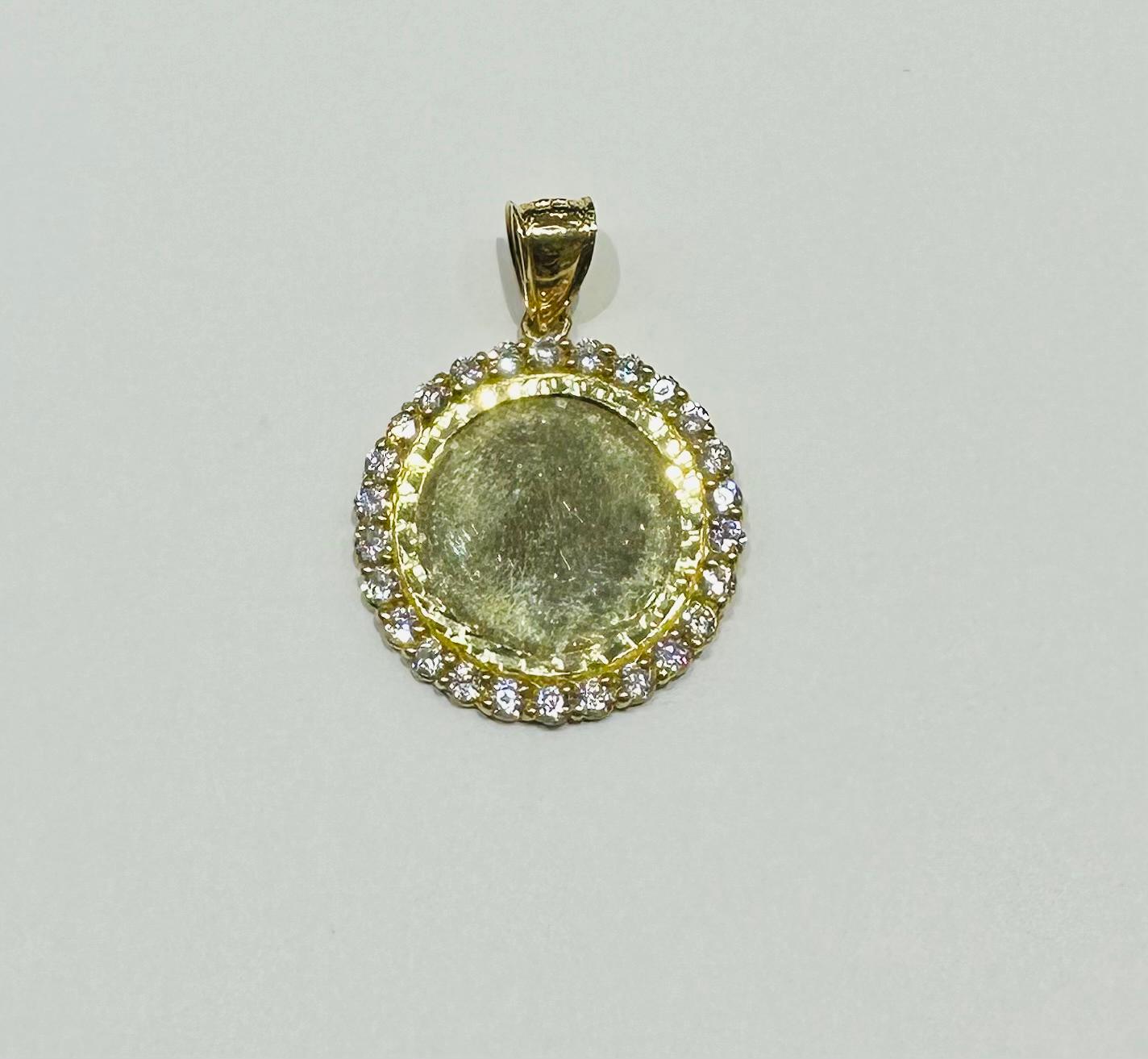 10K GOLD ROUND MEMORY PENDANT WITH CZ DIAMOND, WEIGHT: 9.0gm