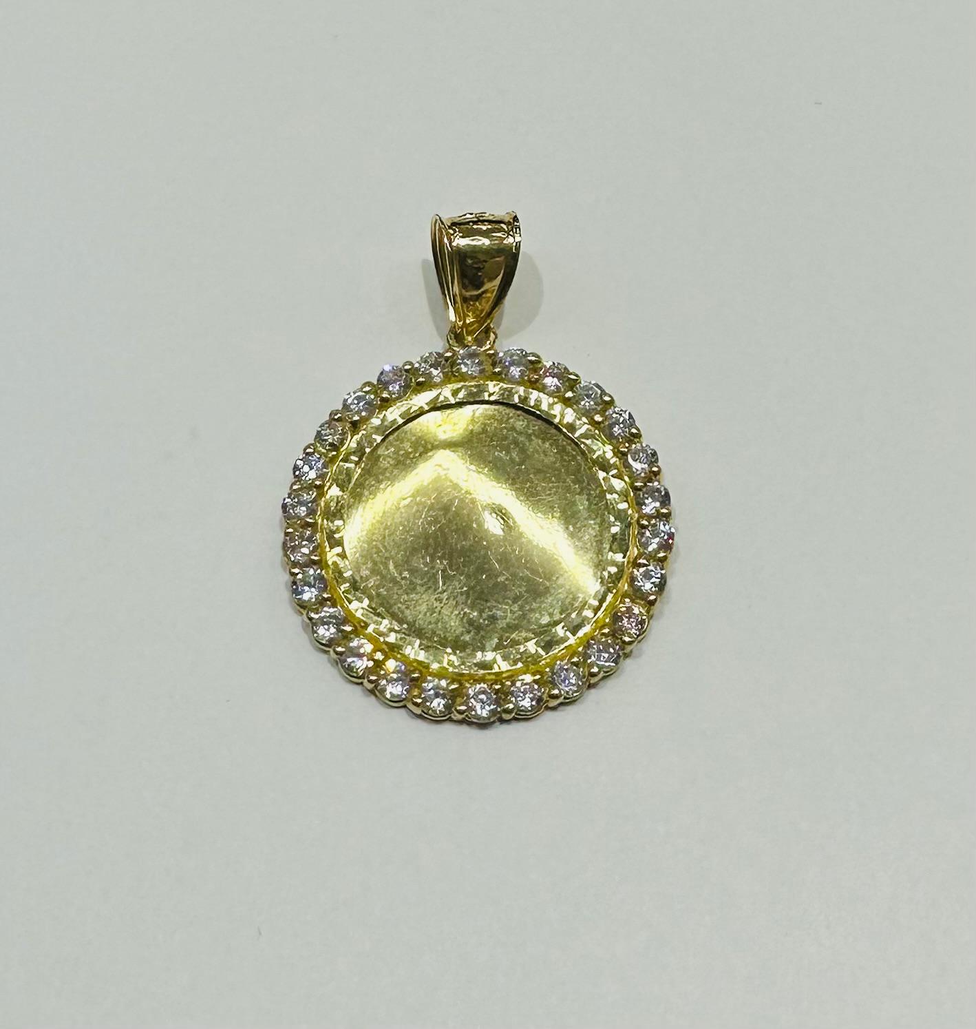 10K GOLD ROUND MEMORY PENDANT WITH CZ DIAMOND, WEIGHT: 9.0gm