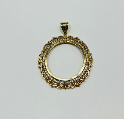 10K GOLD ROUND MEMORY PENDANT WITH CZ DIAMOND, WEIGHT: 13.3gm