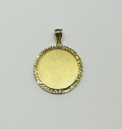 10K GOLD ROUND MEMORY PENDANT, WEIGHT: 9.8gm