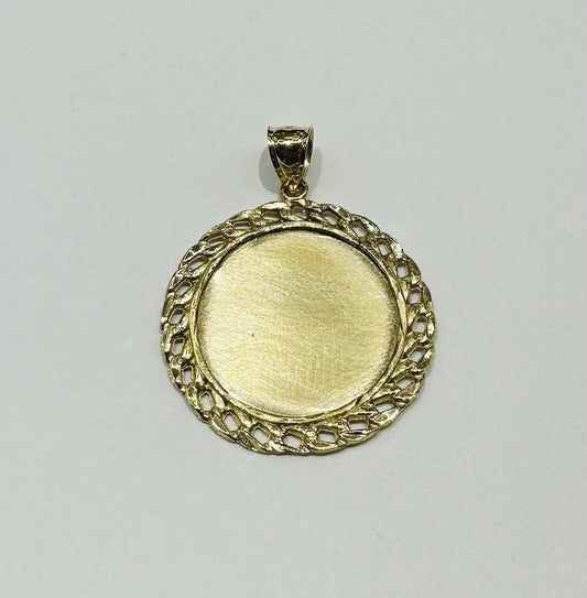 10K GOLD ROUND MEMORY PENDANT, WEIGHT: 4.2gm