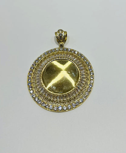 10K GOLD ROUND MEMORY PENDANT WITH CZ DIAMOND, WEIGHT: 24.1gm
