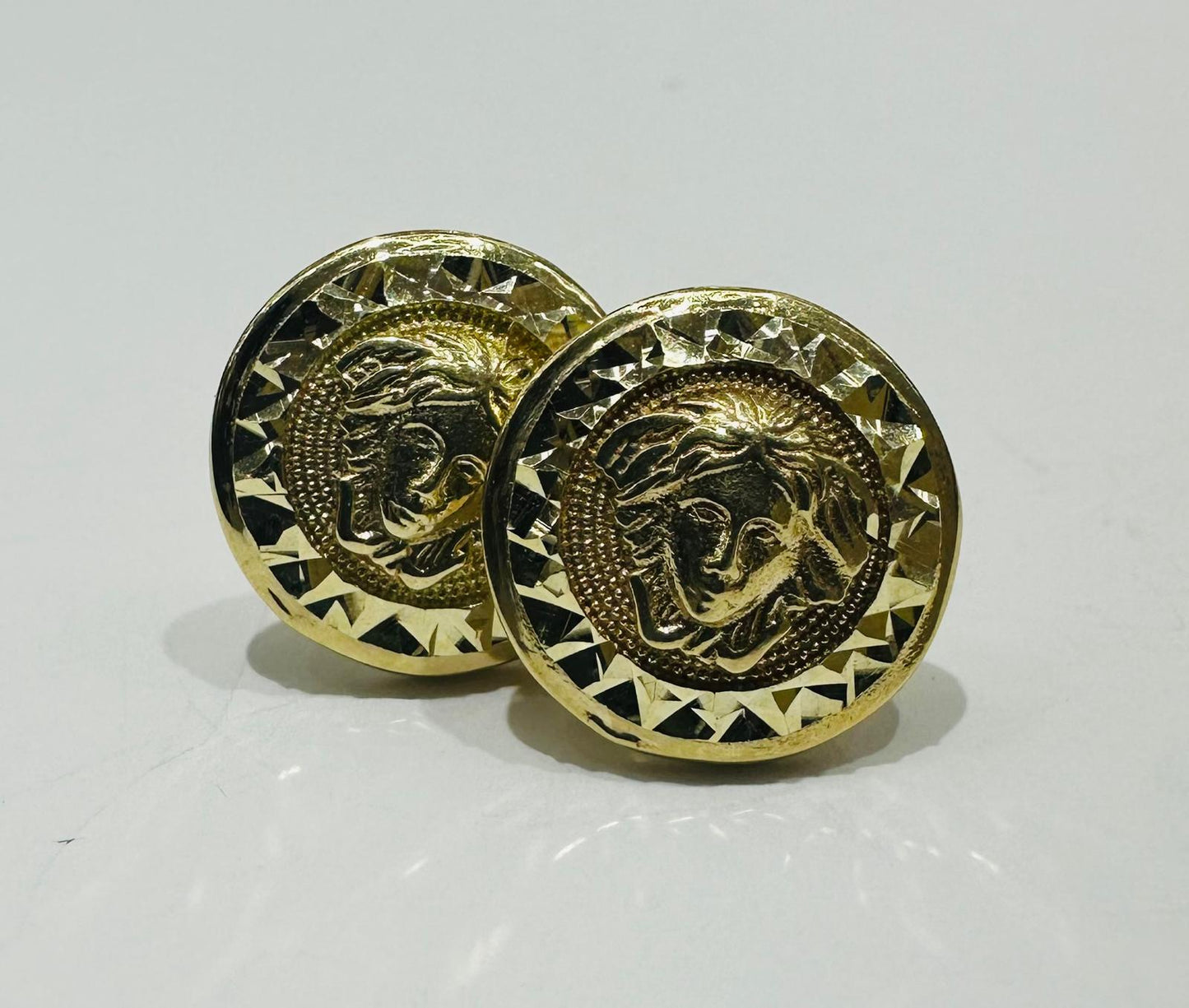 10K GOLD ROUND MEDUSA EARRINGS, WEIGHT: 2.6gm