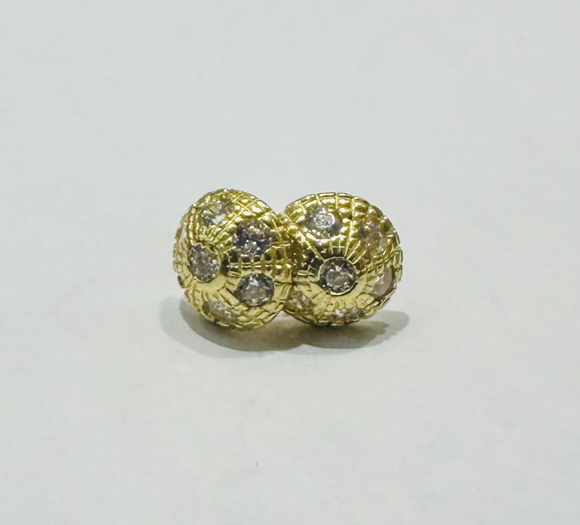 10K GOLD ROUND NUGGET EARRINGS WITH CZ DIAMOND, WEIGHT: 1.2gm