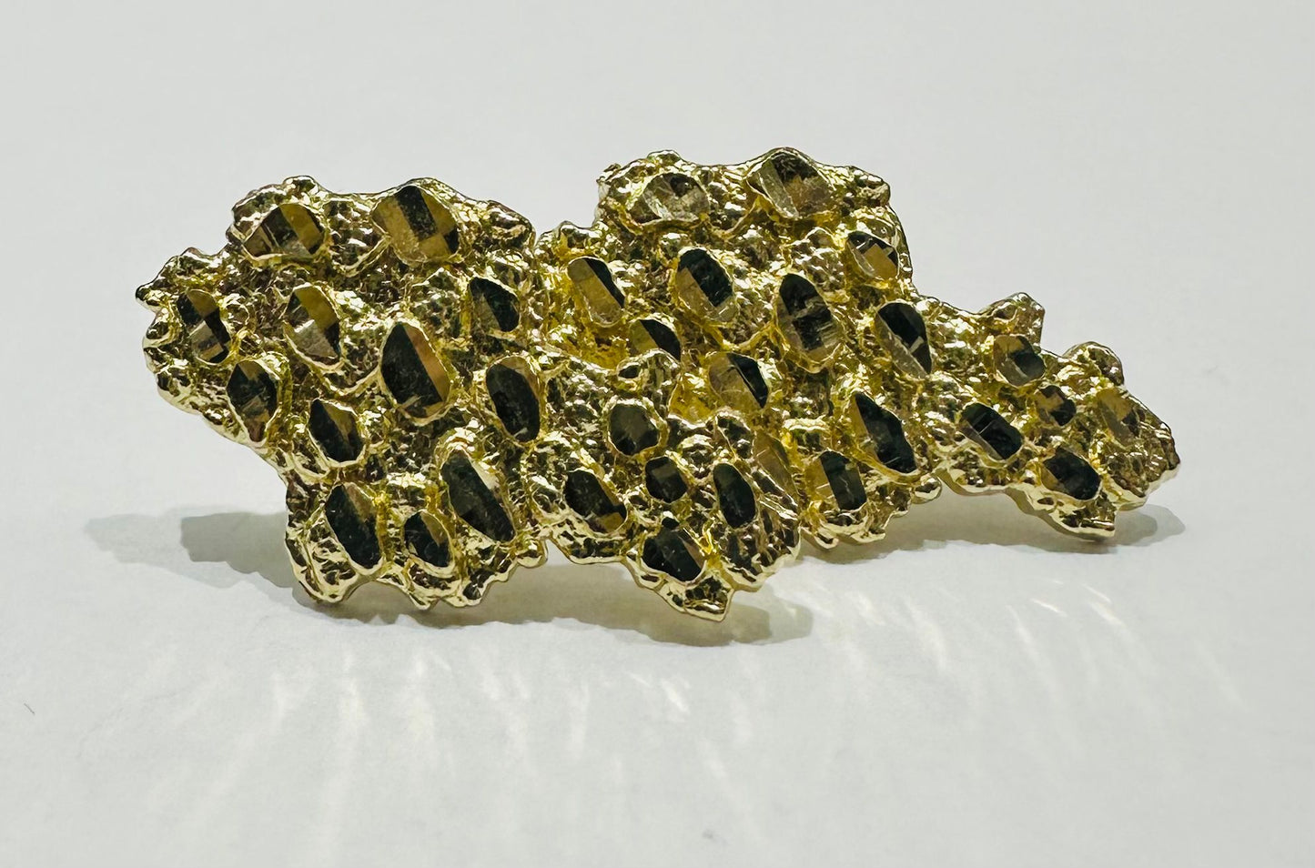 10K GOLD TEXAS NUGGET EARRINGS, WEIGHT: 3.6gm