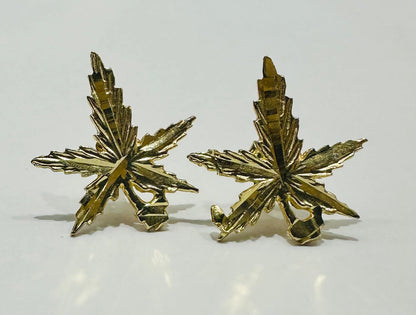 10K GOLD SMALL MAPLE LEAF STUD EARRINGS, WEIGHT: 1.2gm