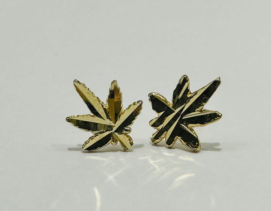 10K GOLD SMALL MAPLE LEAF STUD EARRINGS, WEIGHT: 0.6gm