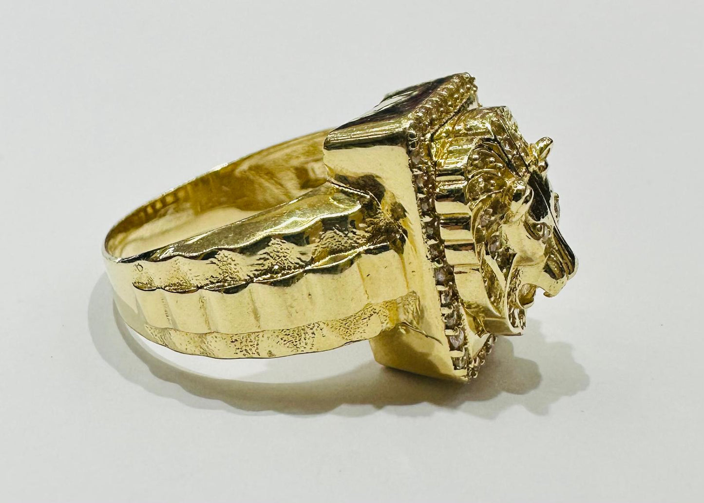 14K GOLD LION RING WITH CZ STONES, WEIGHT: 8.8gm