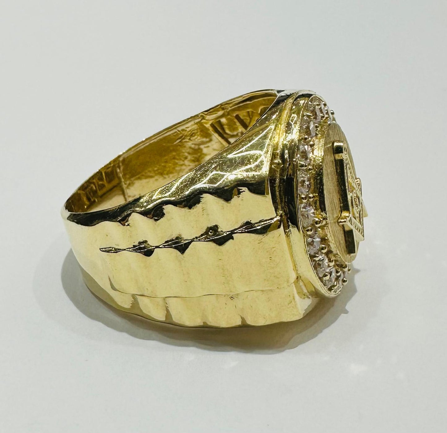 14K GOLD MEN'S MASONIC CZ RING, WEIGHT: 9.7gm