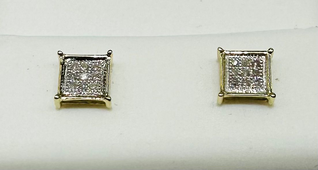 10K GOLD NATURAL DIAMOND EARRINGS