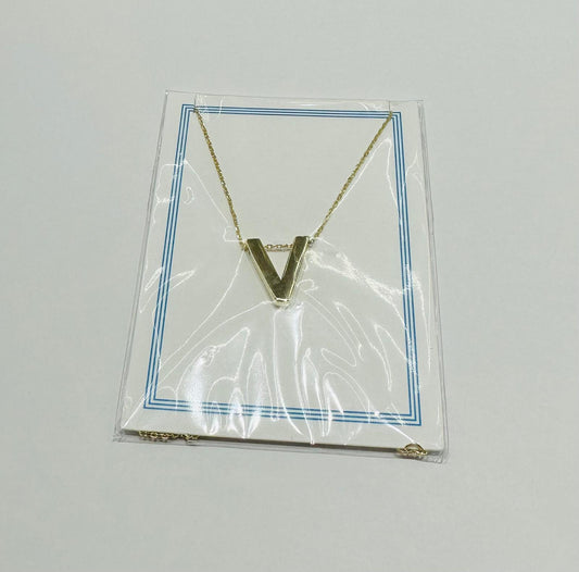 14K PENDANT SET WITH INITIAL LETTER "V"