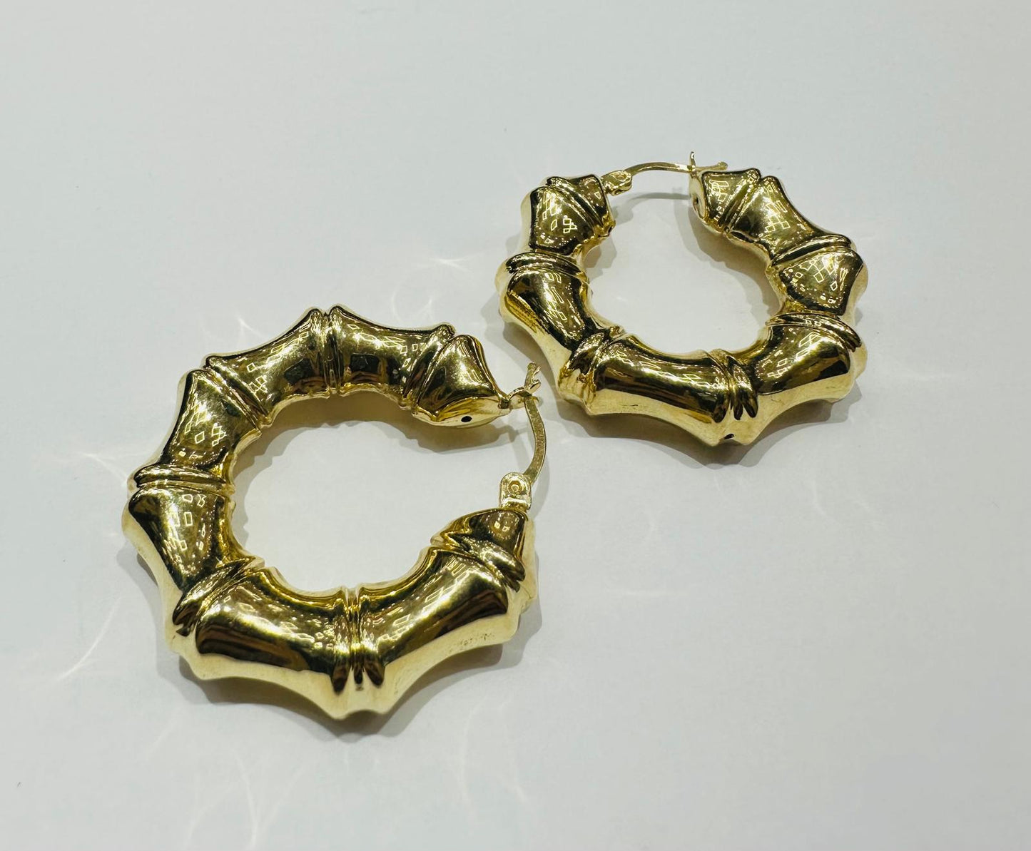 10K YELLOW GOLD BAMBOO HOOP EARRINGS, WEIGHT: 7.4gm