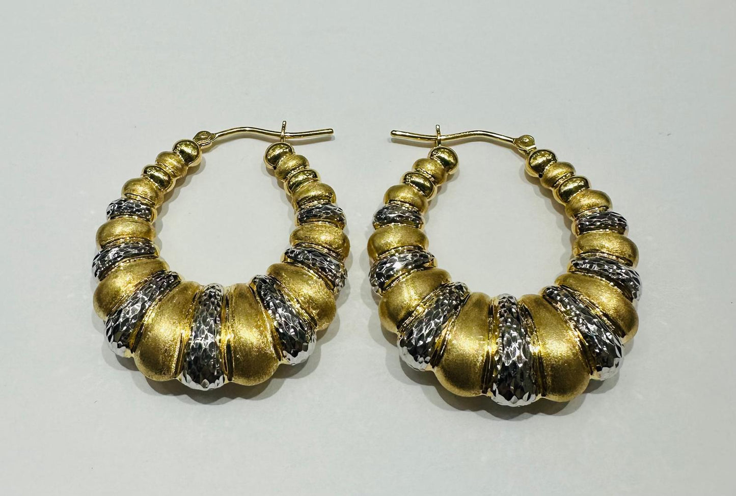 10K YELLOW & WHITE GOLD SHRIMP HOOP EARRINGS, WEIGHT: 5.3gm