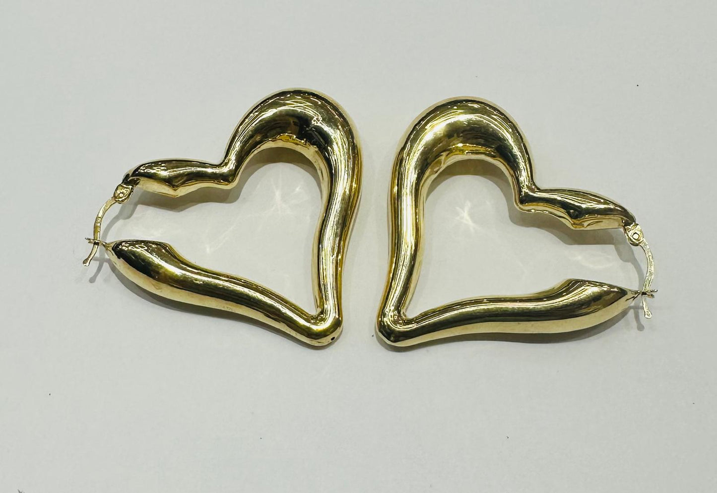 10K GOLD HEART SHAPED HOOP EARRINGS, WEIGHT: 8.3gm