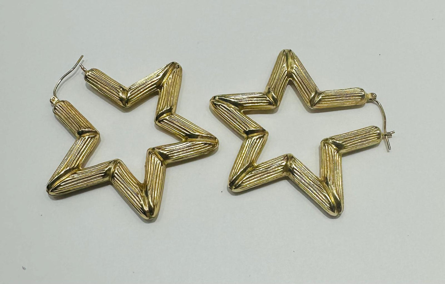 10K GOLD STAR SHAPED HOOP EARRINGS, WEIGHT: 7.6gm
