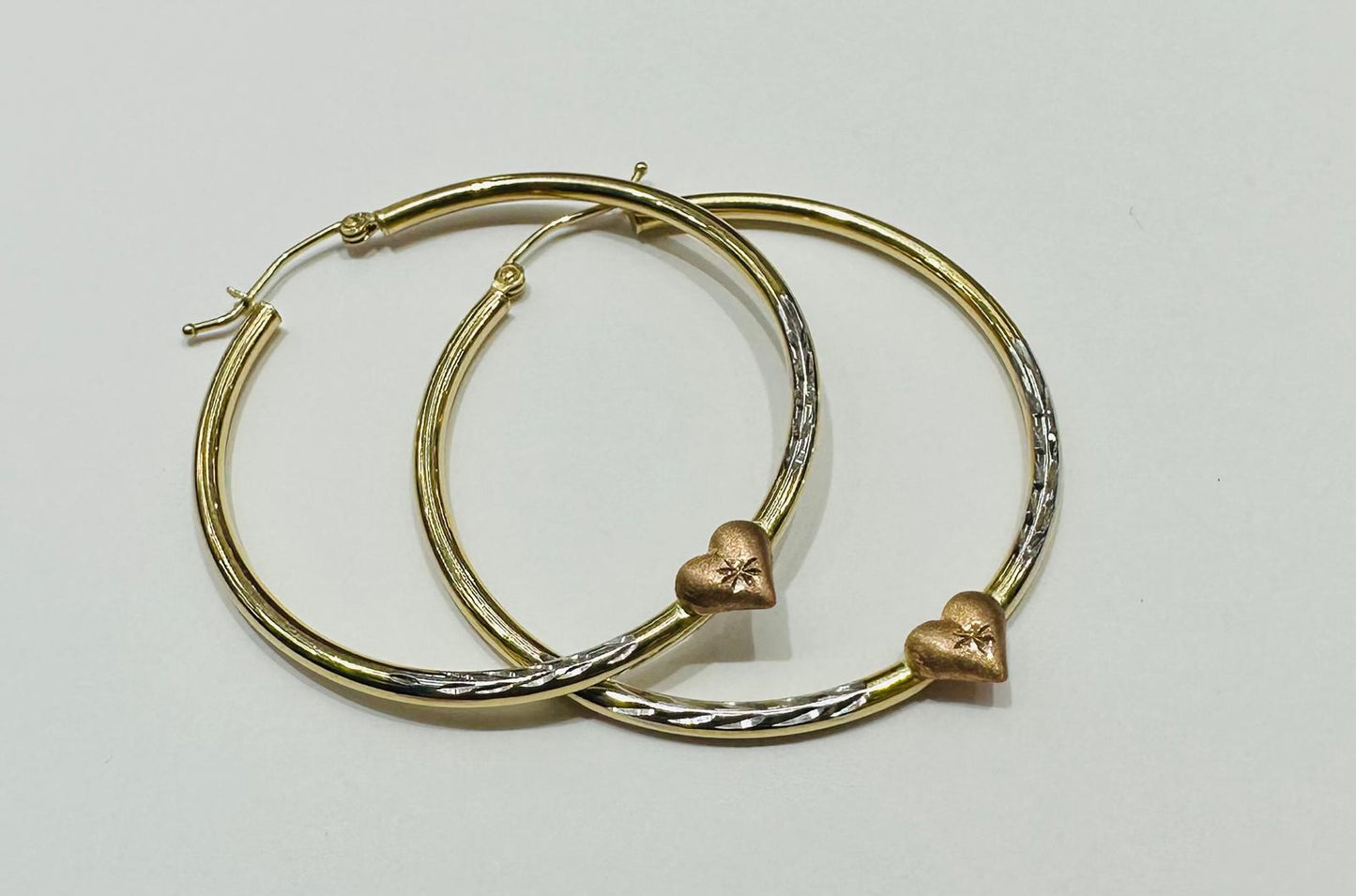 10K GOLD TRI COLOR ROUND HEART HOOP EARRINGS, WEIGHT: 2.4gm