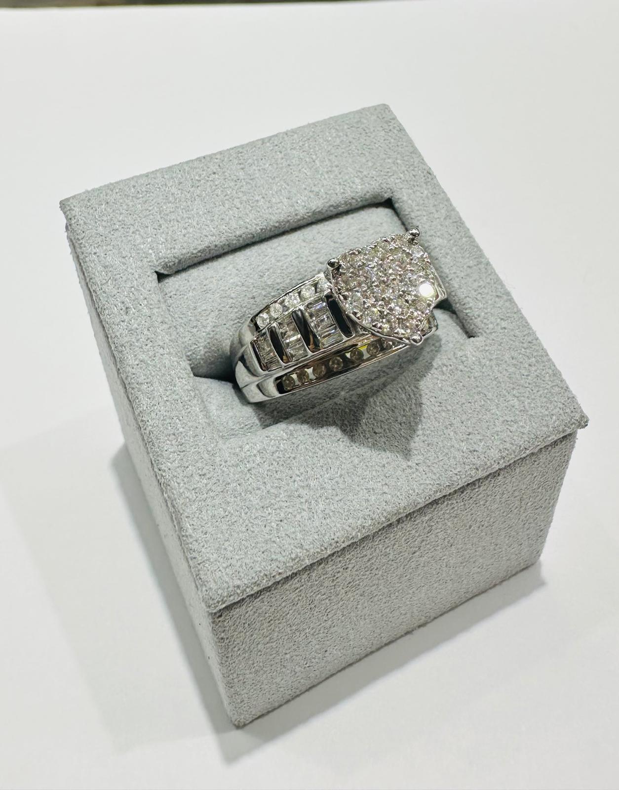 10K WHITE GOLD HEART NATURAL DIAMONDS RING 0.95CT, 5.1gm