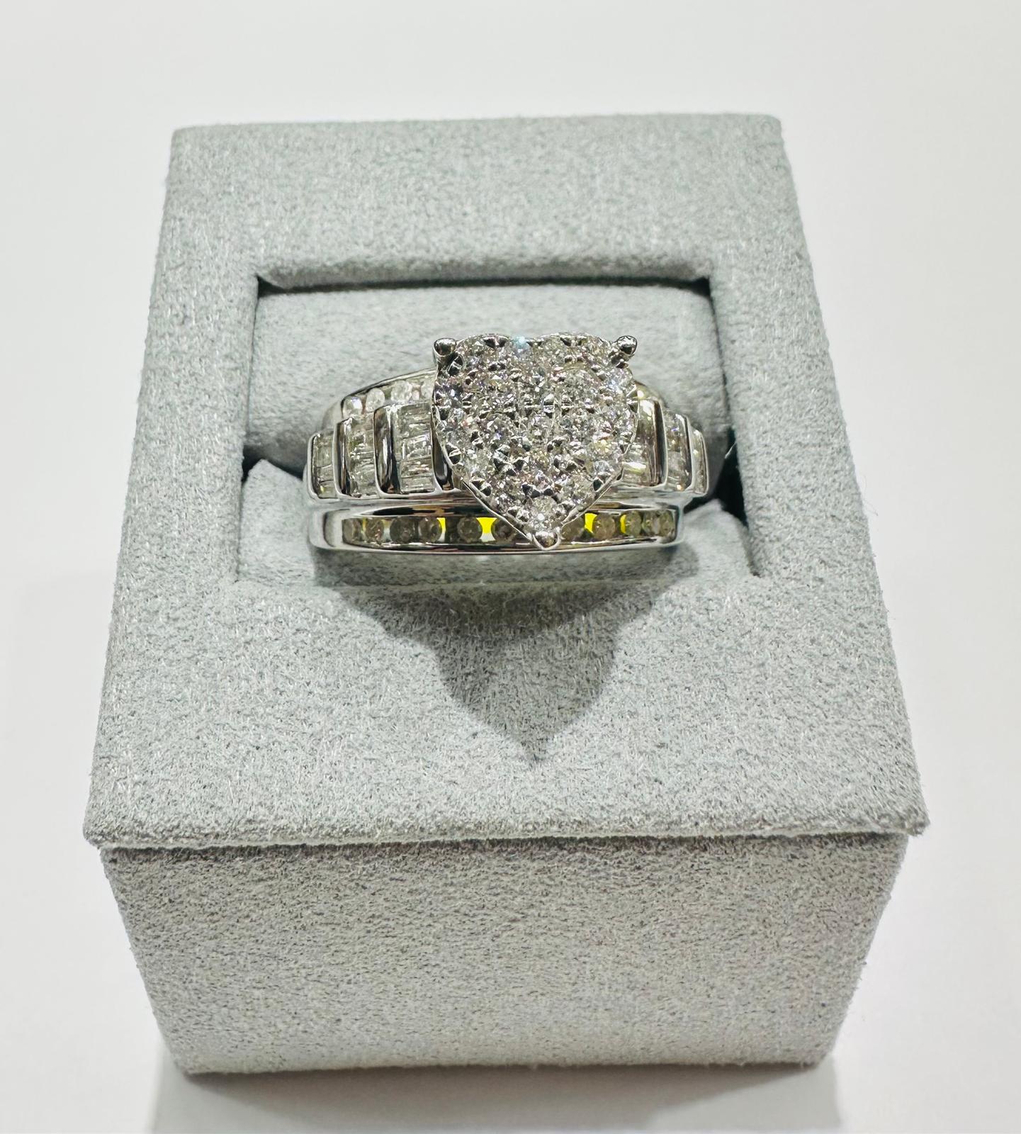 10K WHITE GOLD HEART NATURAL DIAMONDS RING 0.95CT, 5.1gm