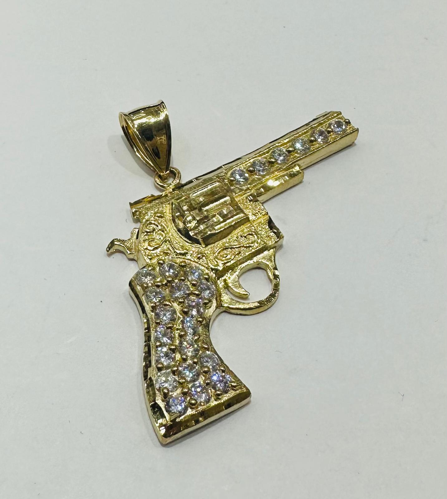 10K GOLD CZ GUN PENDANT, WEIGHT: 8.2gm