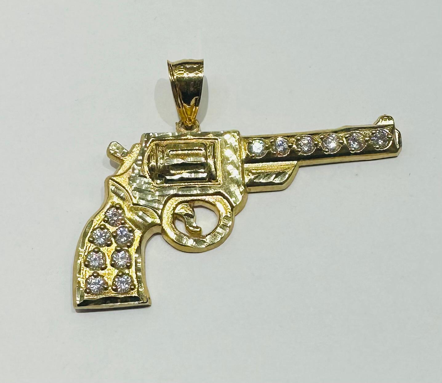 10K GOLD CZ GUN PENDANT, WEIGHT: 9.3gm
