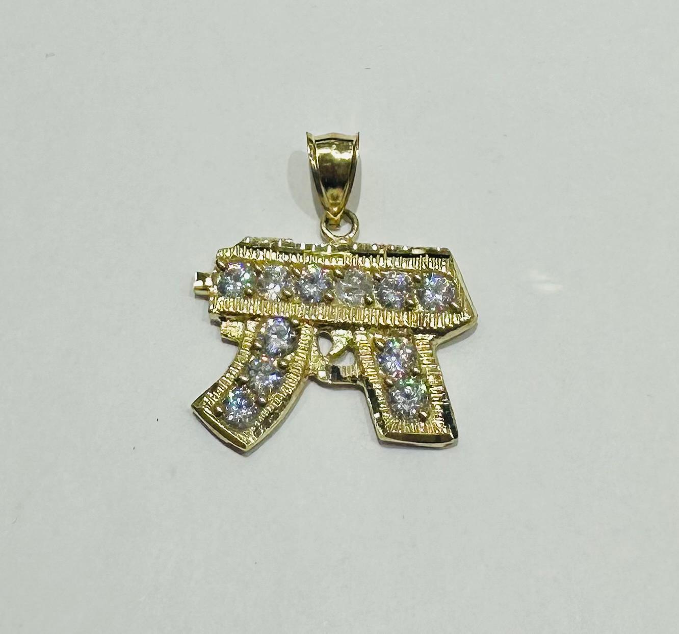 10K GOLD CZ GUN PENDANT, WEIGHT: 4.4gm