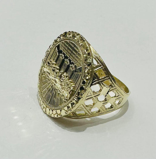 10K GOLD ROUND LAST SUPPER RING, WEIGHT: 7.4gm