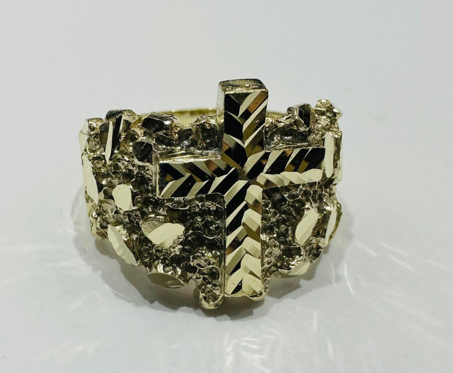 10K GOLD CROSS NUGGET RING, WEIGHT: 6.5gm