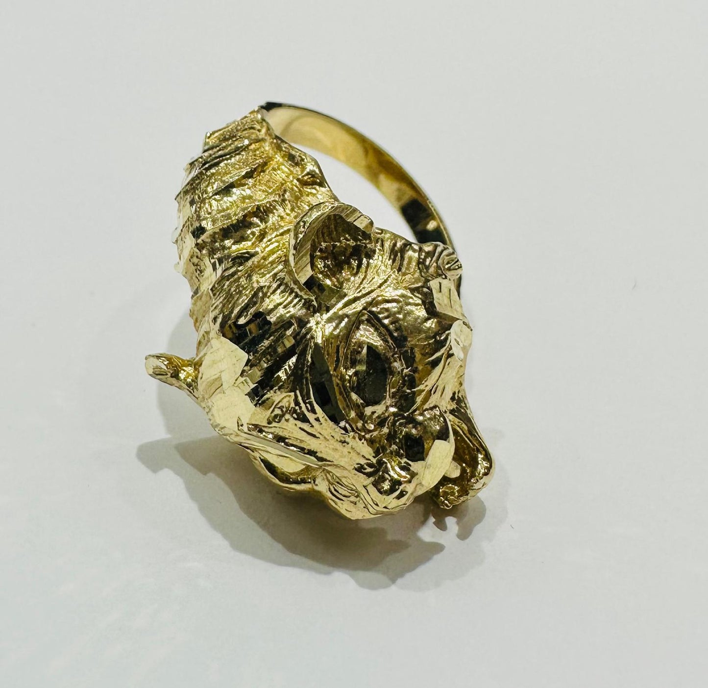 10K GOLD PANTHER RING, SIZE: 8,  WEIGHT: 10.2gm